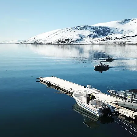 Finnkroken Feriehytter * Karlsøy
